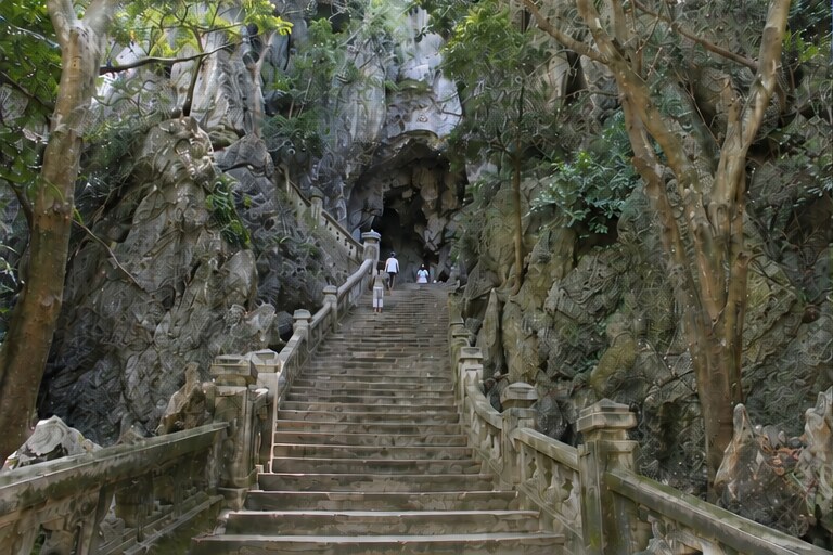 Marble Mountains — доступ и окружение